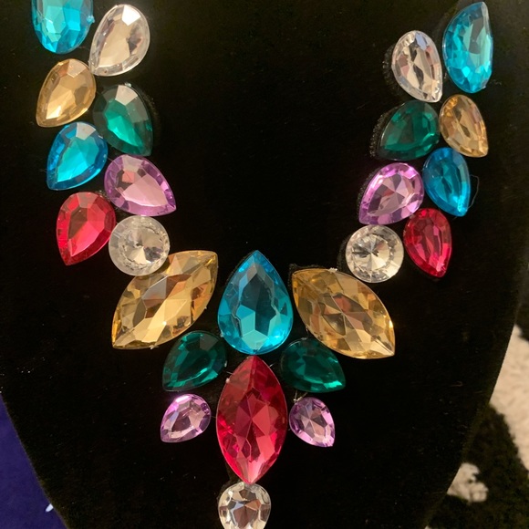 NWT Multi•Color Shimmering Stone Necklace - Picture 3 of 4
